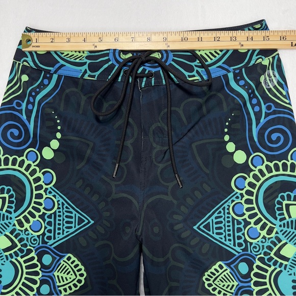 Lunafide Board Shorts Men’s Medium 21” Length Polynesian Design Like New! - Picture 8 of 13